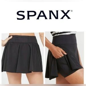 Spanx Get Moving Skort 17" 
Color: Very Black Sz: XS NWT